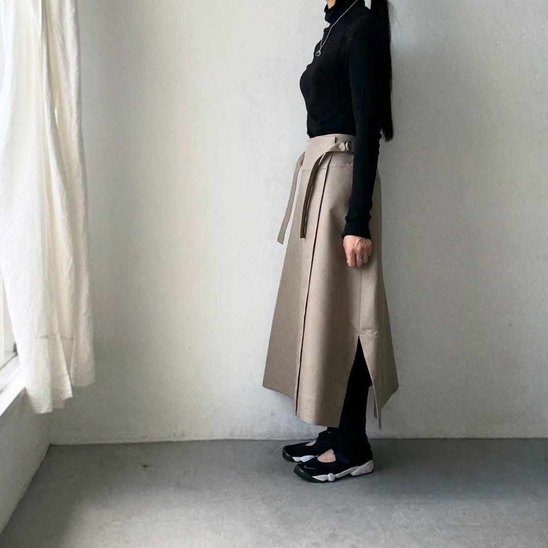 TENNE HANDCRAFTED MODERN ラップスカート　カーキ