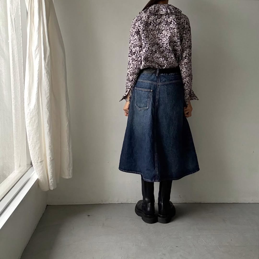 R&D.M.Co ワイルドベリーリネンラッフルカラーブラウス