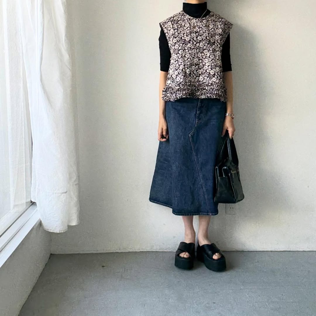 R&D.M.Co  ワイルドベリーリネンフリルデコレーションボタンビブ