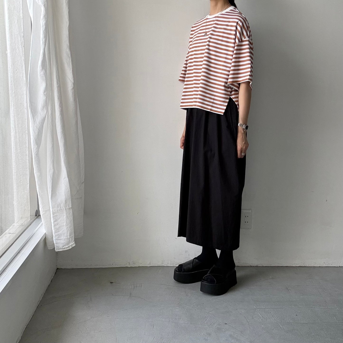 atelier naruse  コットンボーダー半袖カットソー　ブラウン