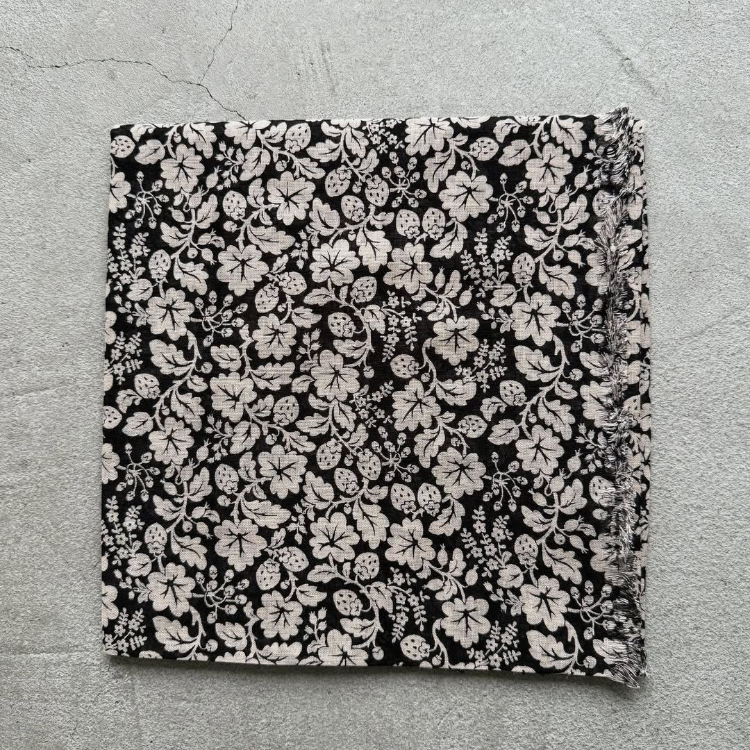 R&D.M.Co  ワイルドベリーガーゼショール　ブラック×フラックス