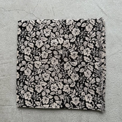 R&D.M.Co  ワイルドベリーガーゼショール　ブラック×フラックス