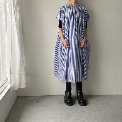 R&D.M.Co キャンディストライプフロントギャザーノースリーブドレス