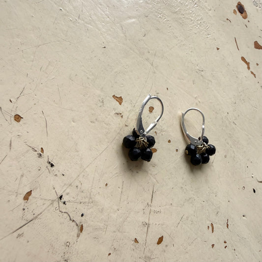 🟢受注会🟢soi  オニキス5粒フレンチフックピアス