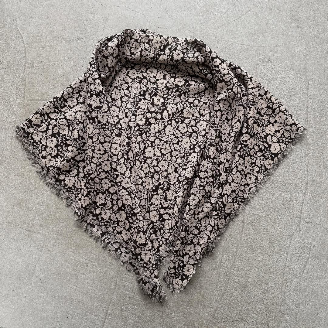 R&D.M.Co  ワイルドベリーガーゼショール　ブラック×フラックス