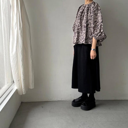 R&D.M.Co ワイルドベリーリネンギャザースモック　ブラック×フラックス