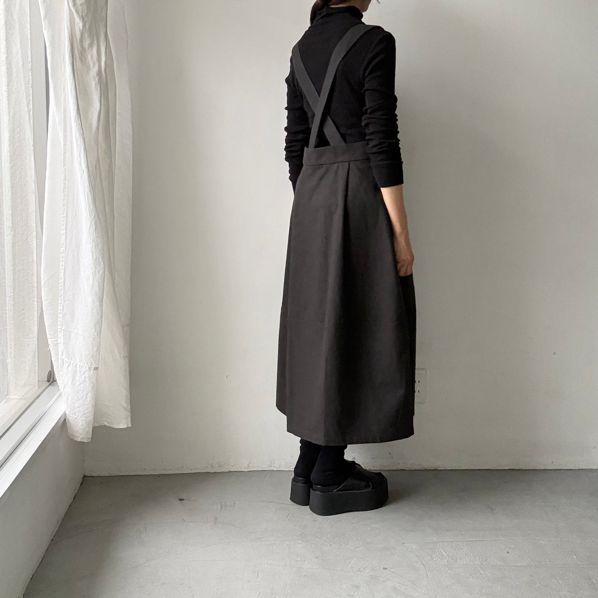 MAGALI キャンバスコットンリネンサスペンダースカート　ブラック