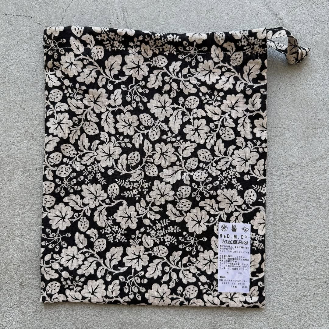 R&D.M.Co  ワイルドベリーリネンドローストリングバッグスモール
ブラック×フラックス
