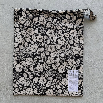 R&D.M.Co  ワイルドベリーリネンドローストリングバッグスモール
ブラック×フラックス