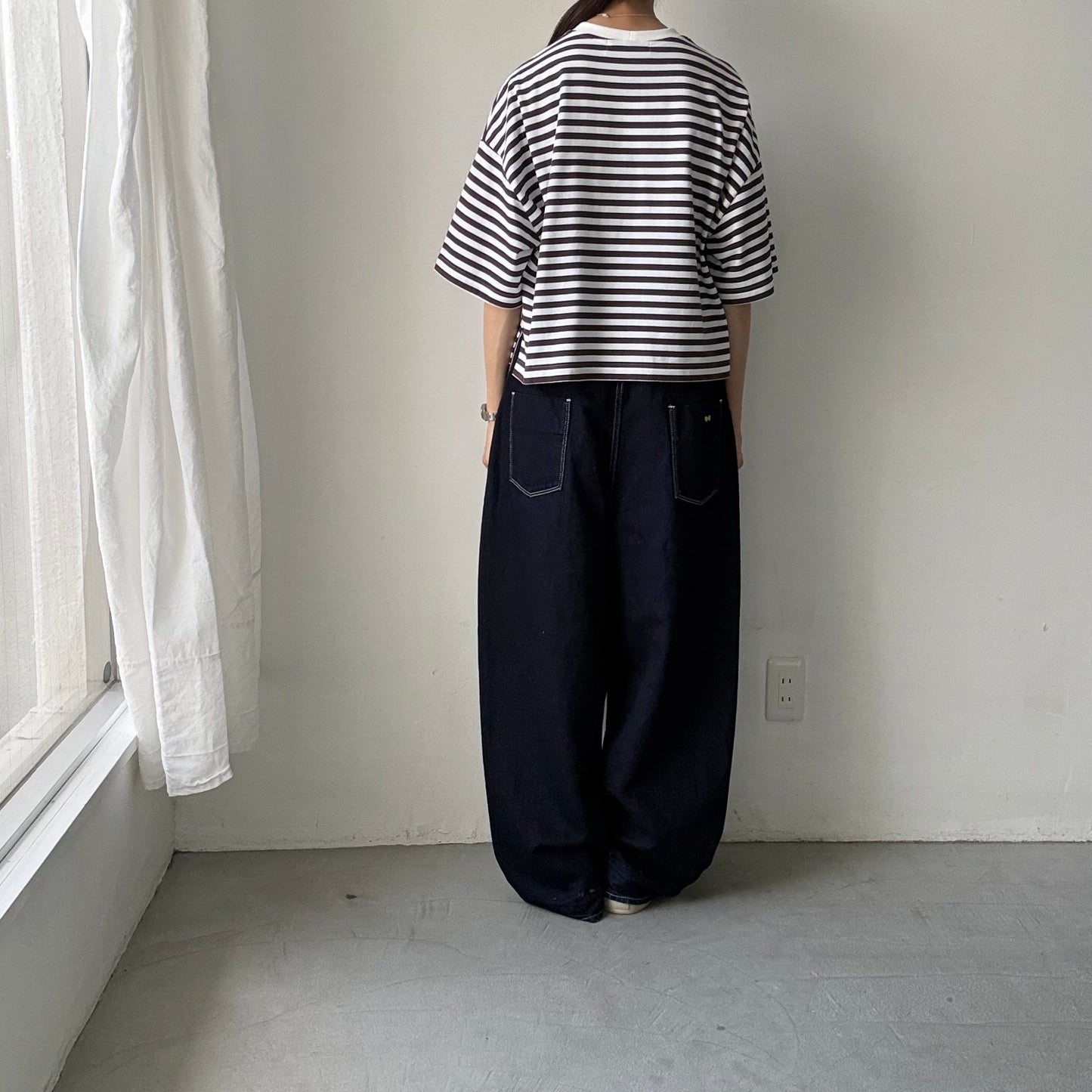 atelier naruse  コットンボーダー半袖カットソー　チャコール
