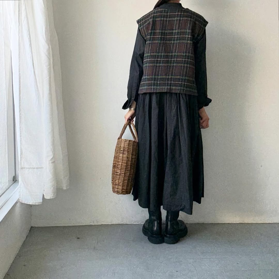 R&D.M.Co  ウール タータンチェックボタンビブ