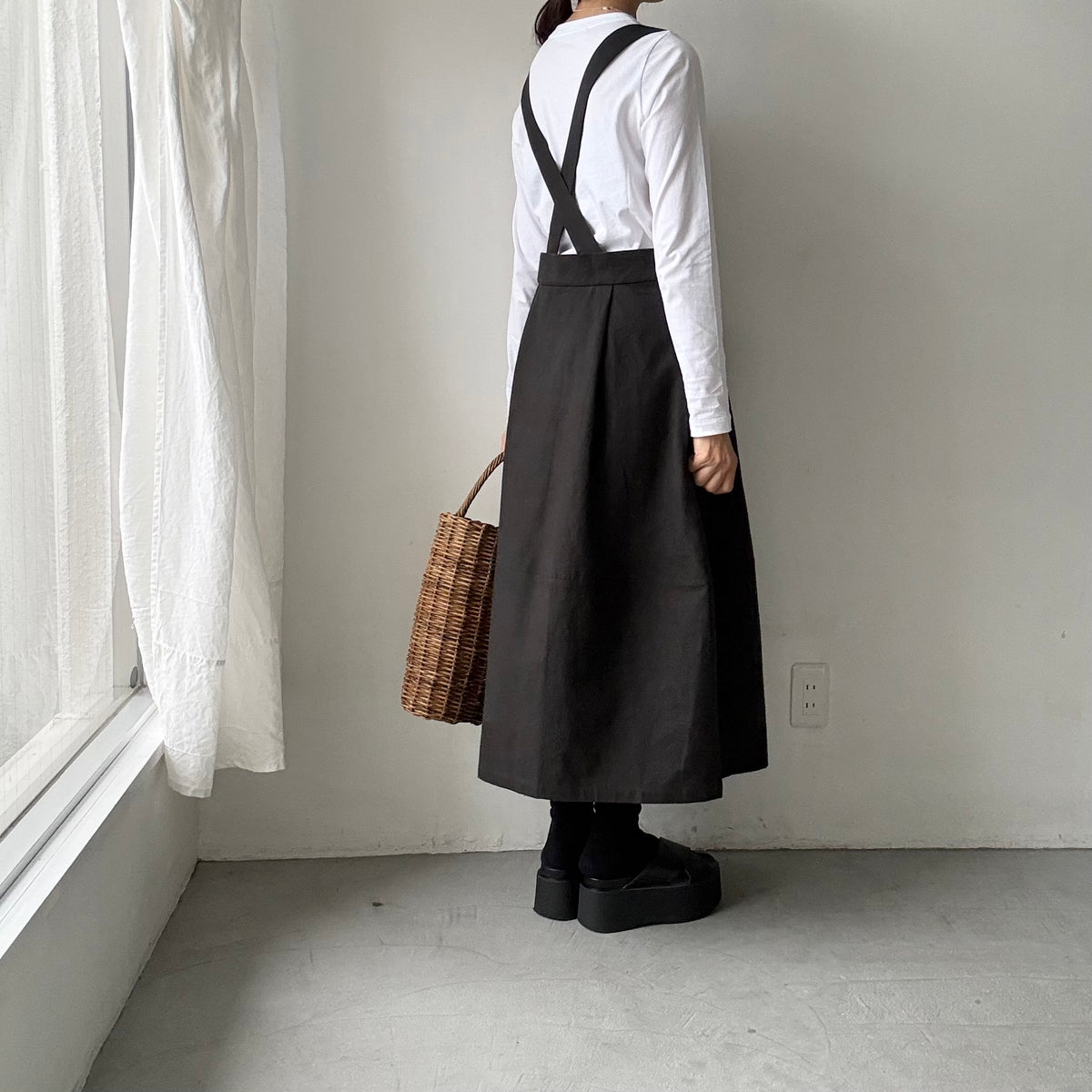 MAGALI キャンバスコットンリネンサスペンダースカート　ブラック