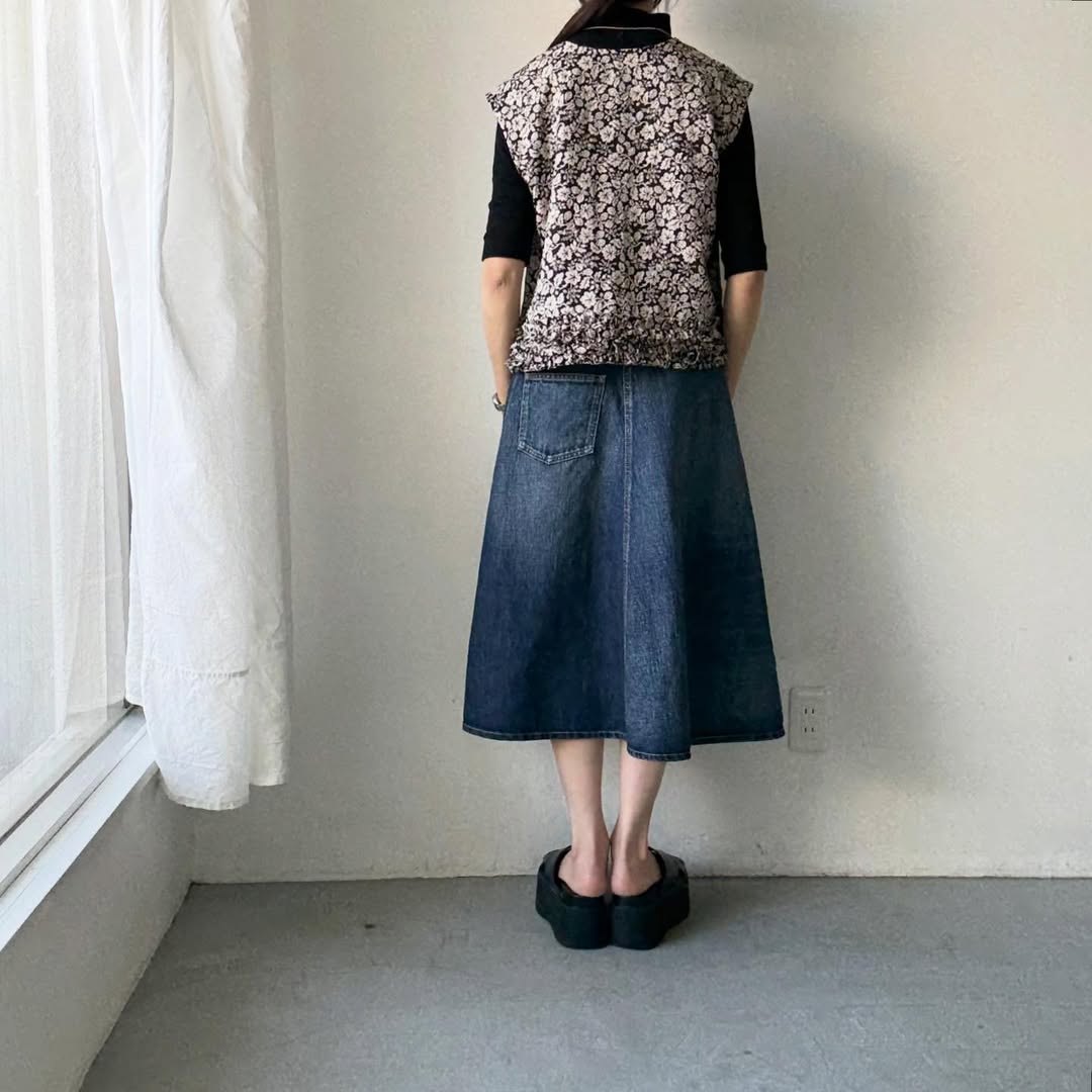 R&D.M.Co  ワイルドベリーリネンフリルデコレーションボタンビブ