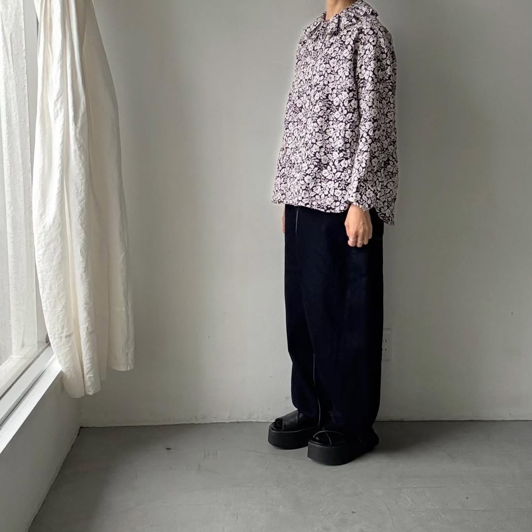 R&D.M.Co ワイルドベリーリネンラッフルカラーブラウス