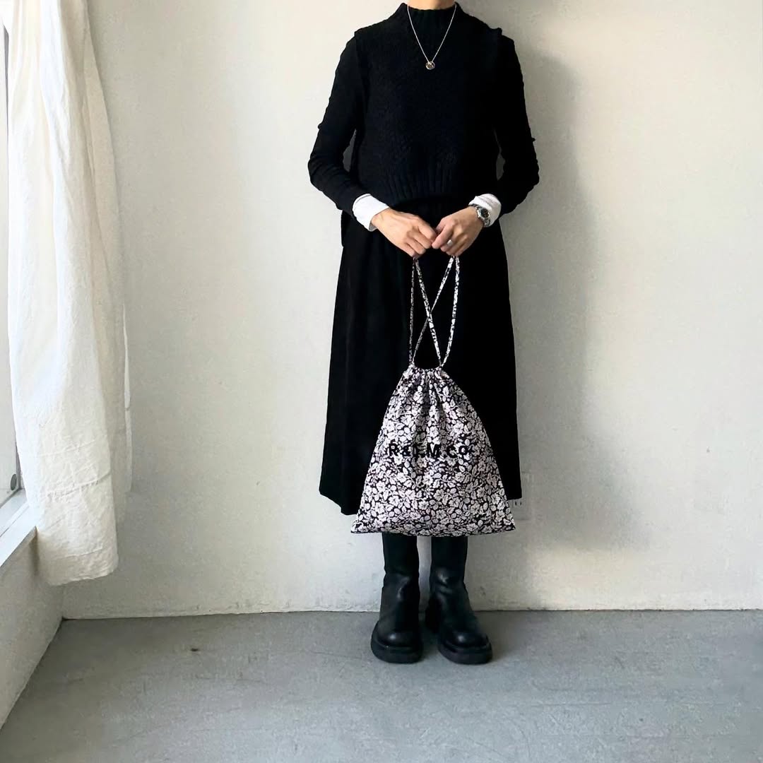 R&D.M.Co  ワイルドベリーリネンドローストリングバッグラージ　ブラック×ホワイト