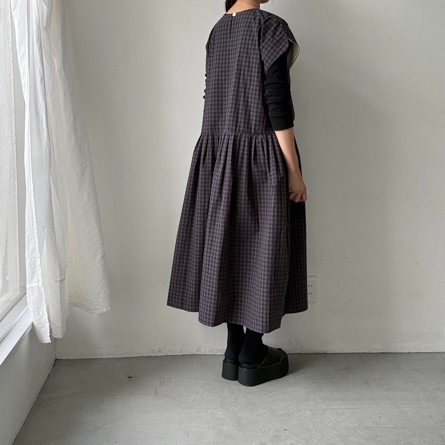 MAGALI ウォッシュドコットンラウンドスリーブワンピース