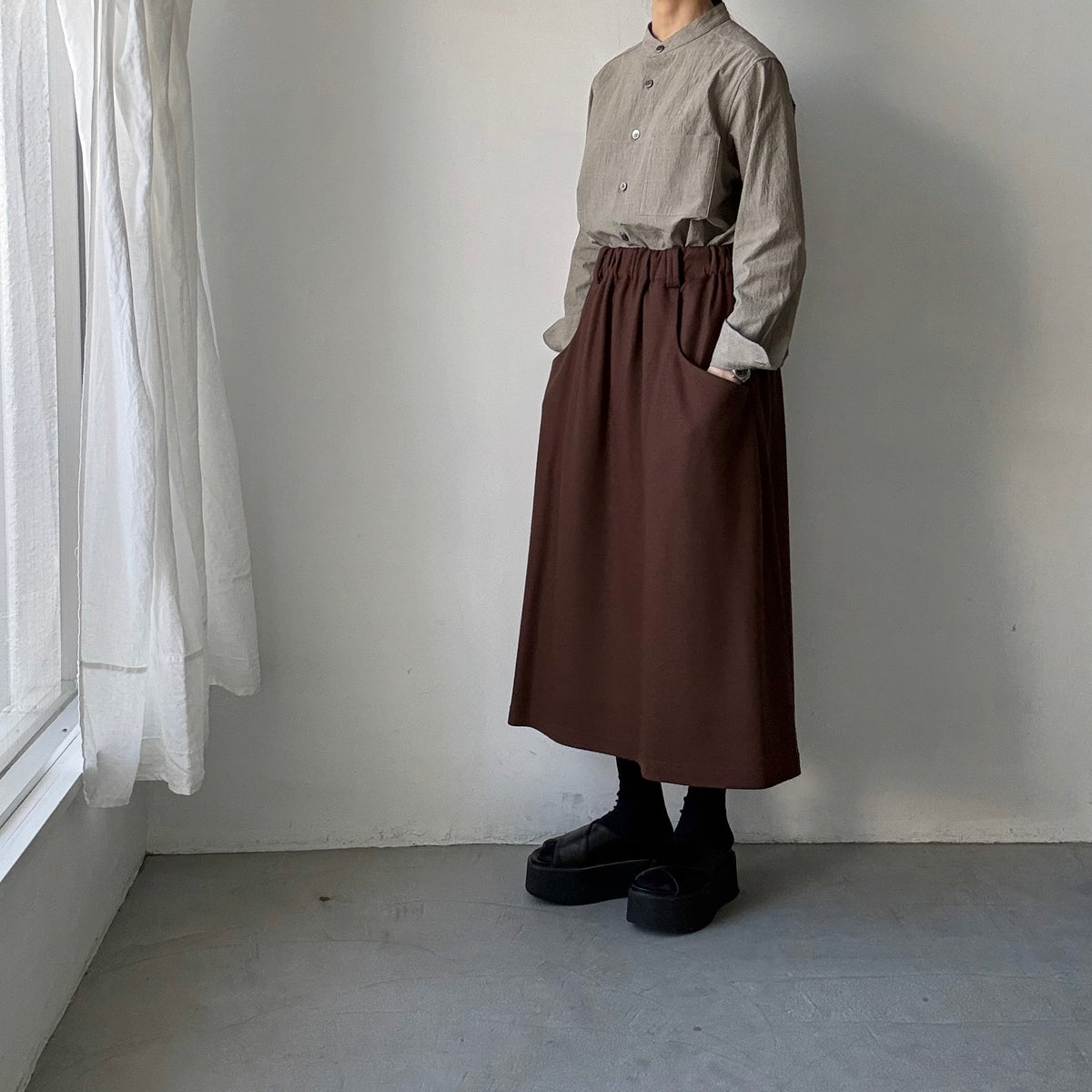 atelier naruse  オーガニックコットングレンチェックバンドカラーシャツ