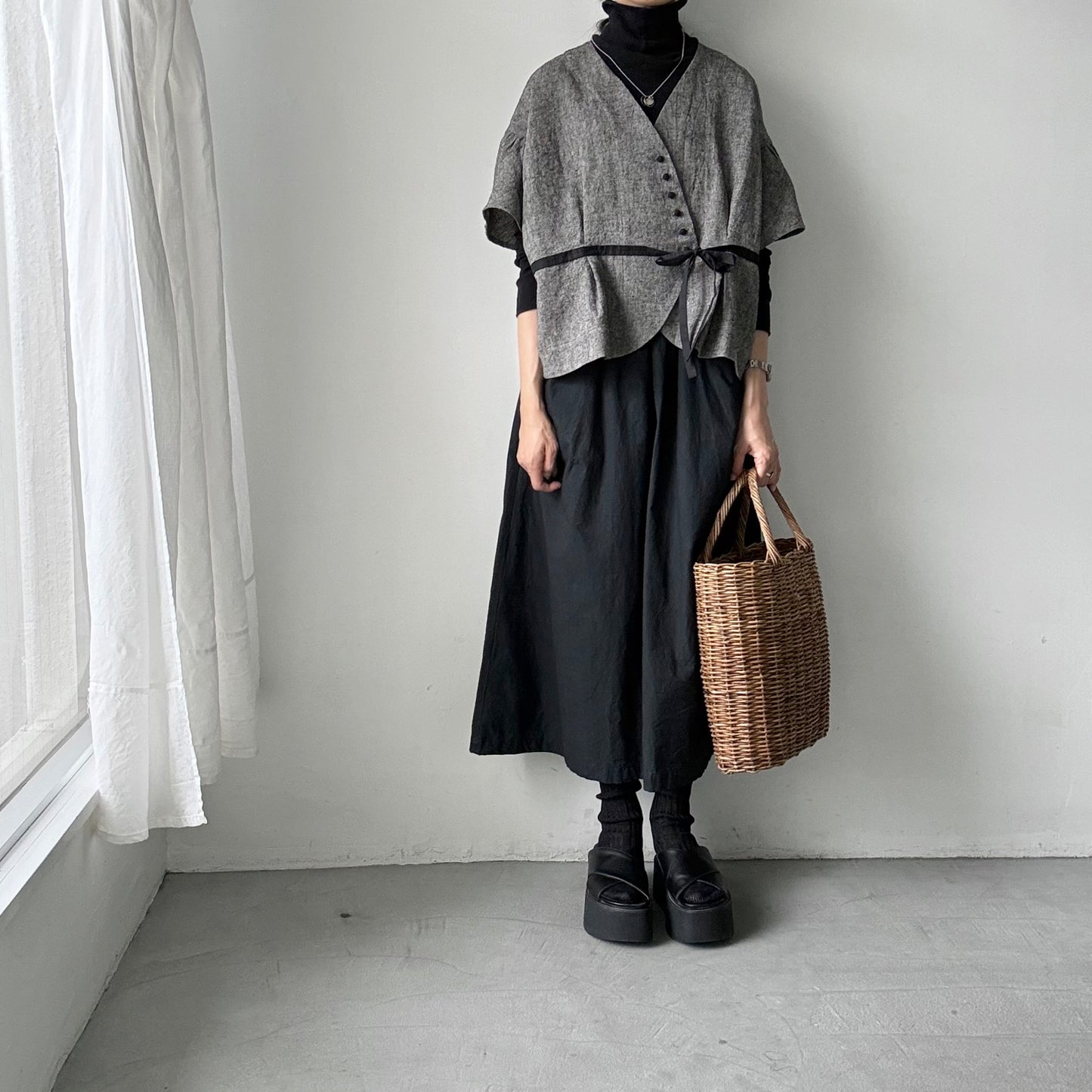 MAGALI  トリプルウォッシュリネンカシュクールジレ　フォグブラック