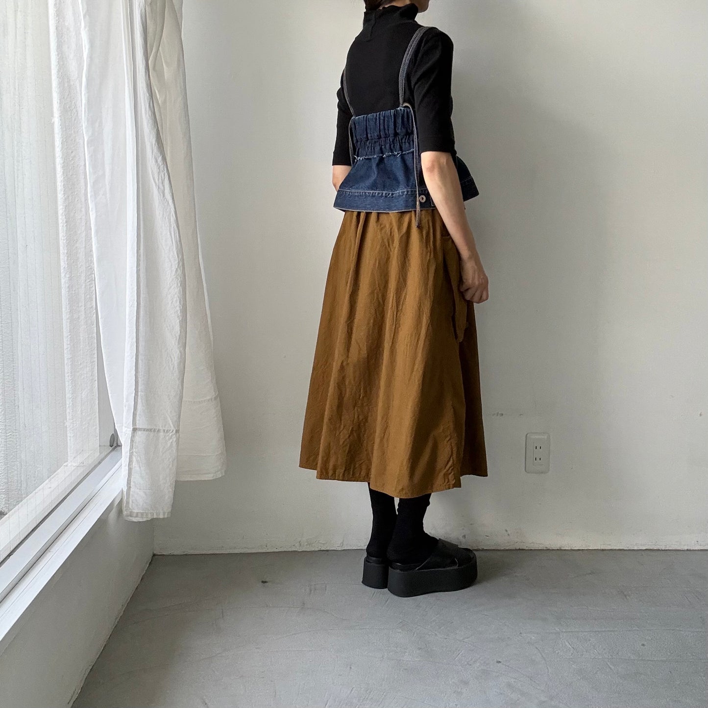 R&D.M.Co 　シュリンクコットンガーメントダイポケットスカート　ブラウン