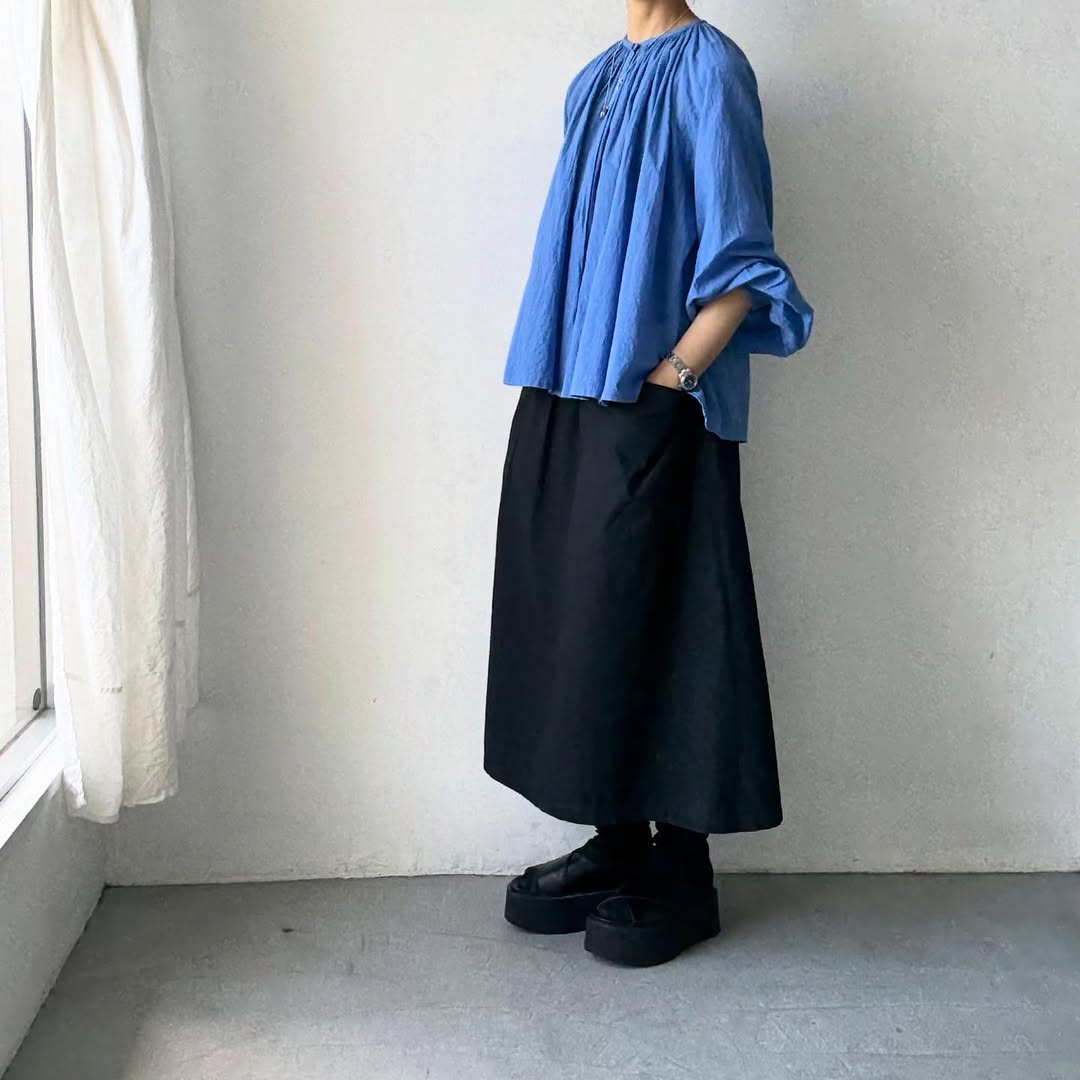 【美品】アトリエナルセ　コットンギャザーブラウス atelier naruse コットンギャザーブラウス – blanc