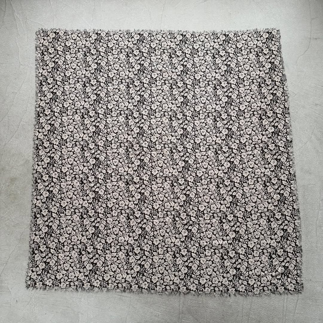 R&D.M.Co  ワイルドベリーガーゼショール　ブラック×フラックス