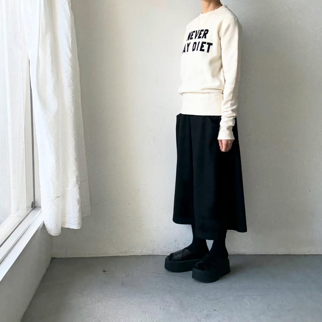 R&D.M.Co  NEVER SAY DIET スウェットシャツ　ナチュラル