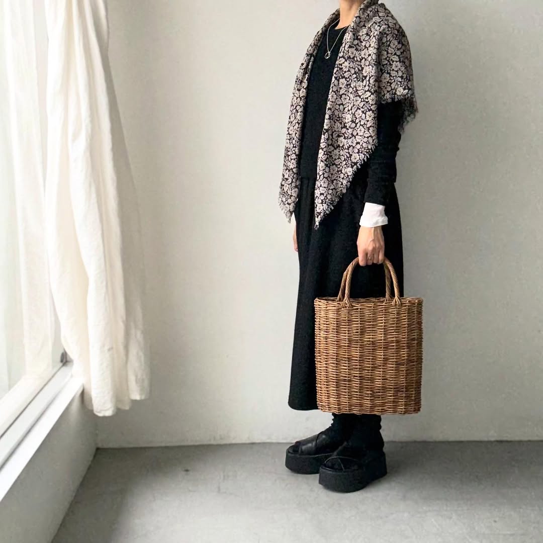 R&D.M.Co  ワイルドベリーガーゼショール　ブラック×フラックス