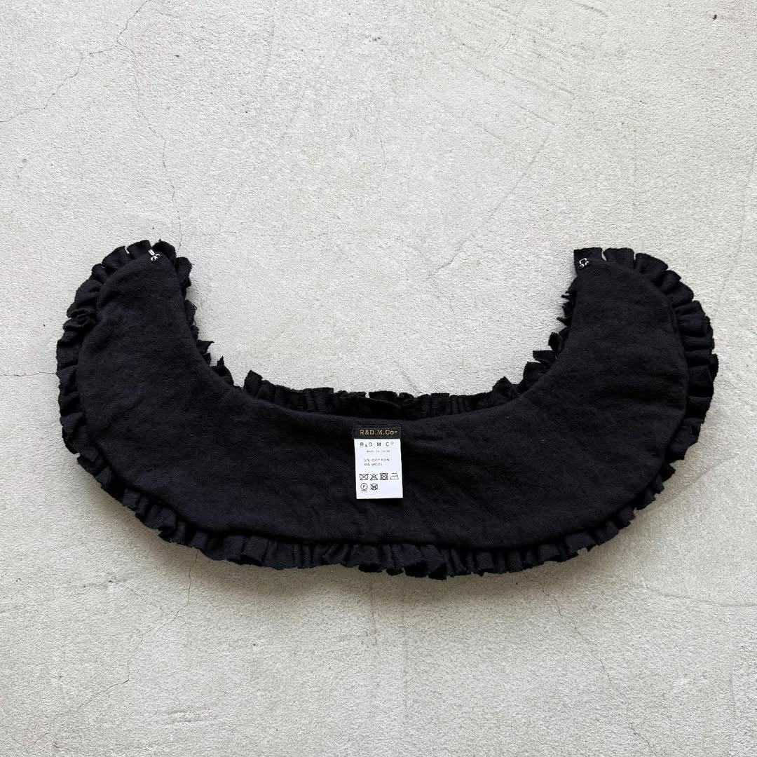R&D.M.Co  コットンウールフリルカラー　ブラック
