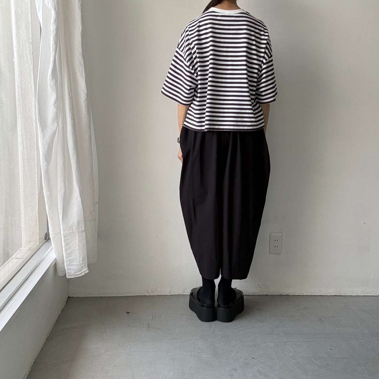 atelier naruse  コットンボーダー半袖カットソー　チャコール