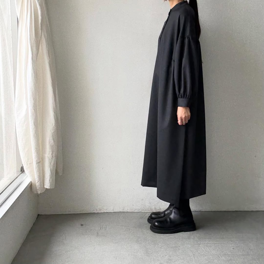 Linenya  ウールサキソニースタンドカラーワンピース