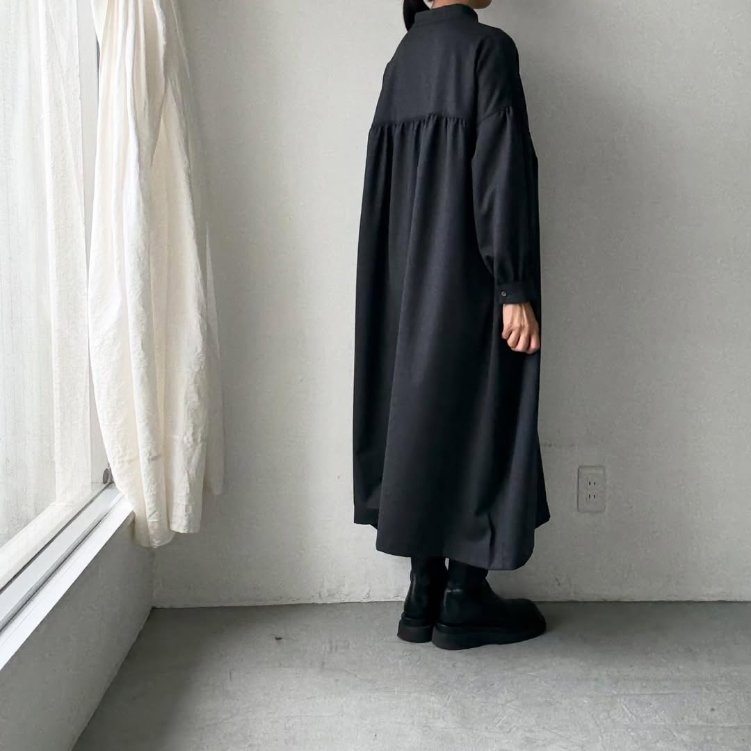 Linenya  ウールサキソニースタンドカラーワンピース