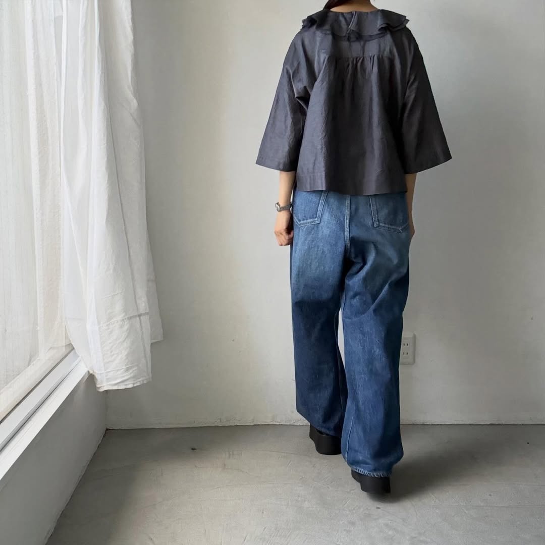 MAGALI コットンシルクブレイドフリルカラーブラウス　グレー
