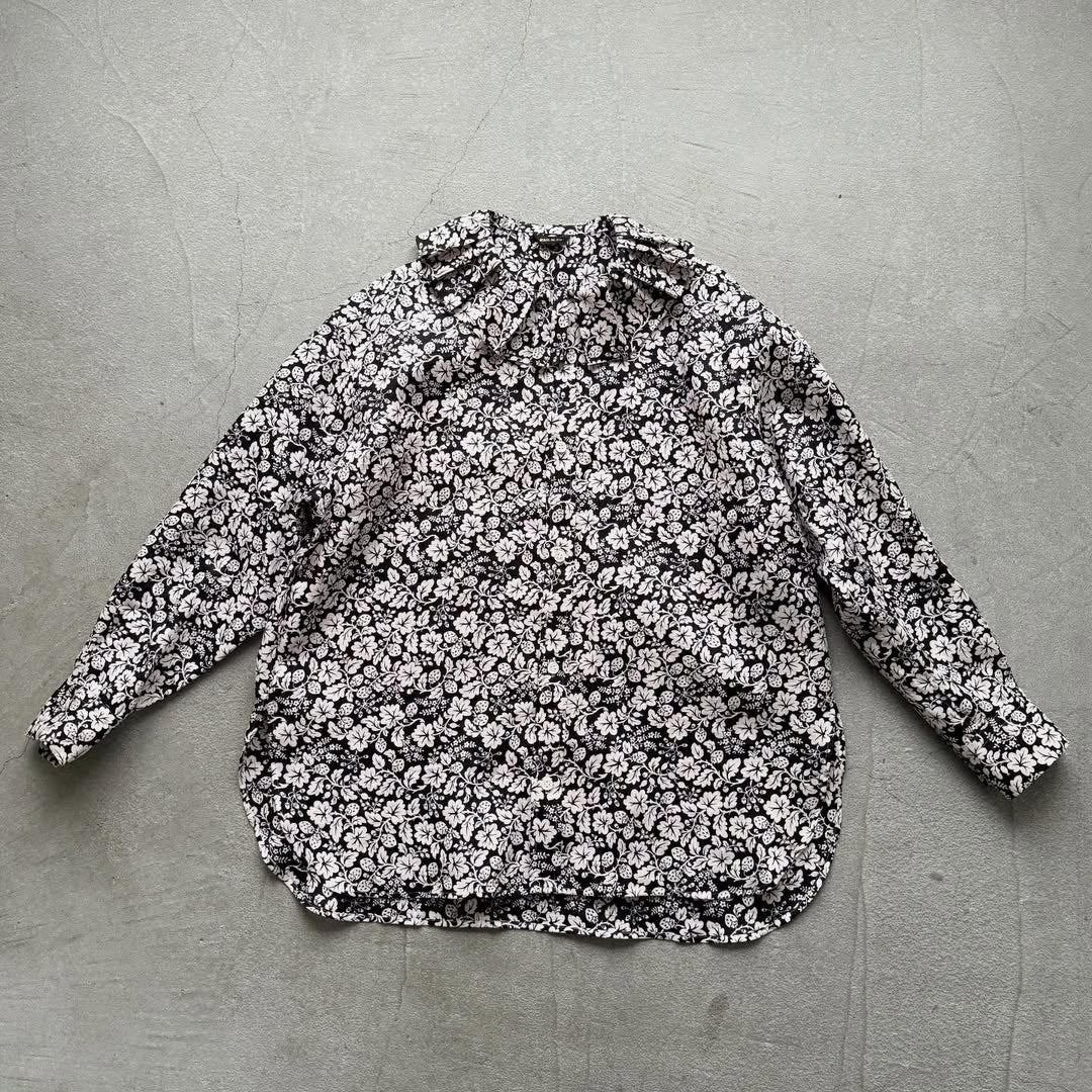 R&D.M.Co ワイルドベリーリネンラッフルカラーブラウス