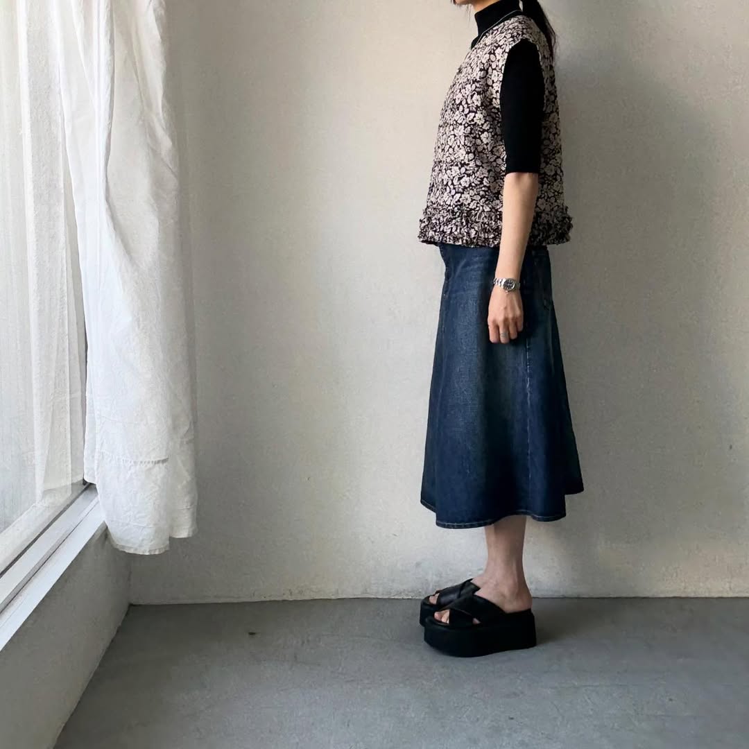R&D.M.Co  ワイルドベリーリネンフリルデコレーションボタンビブ