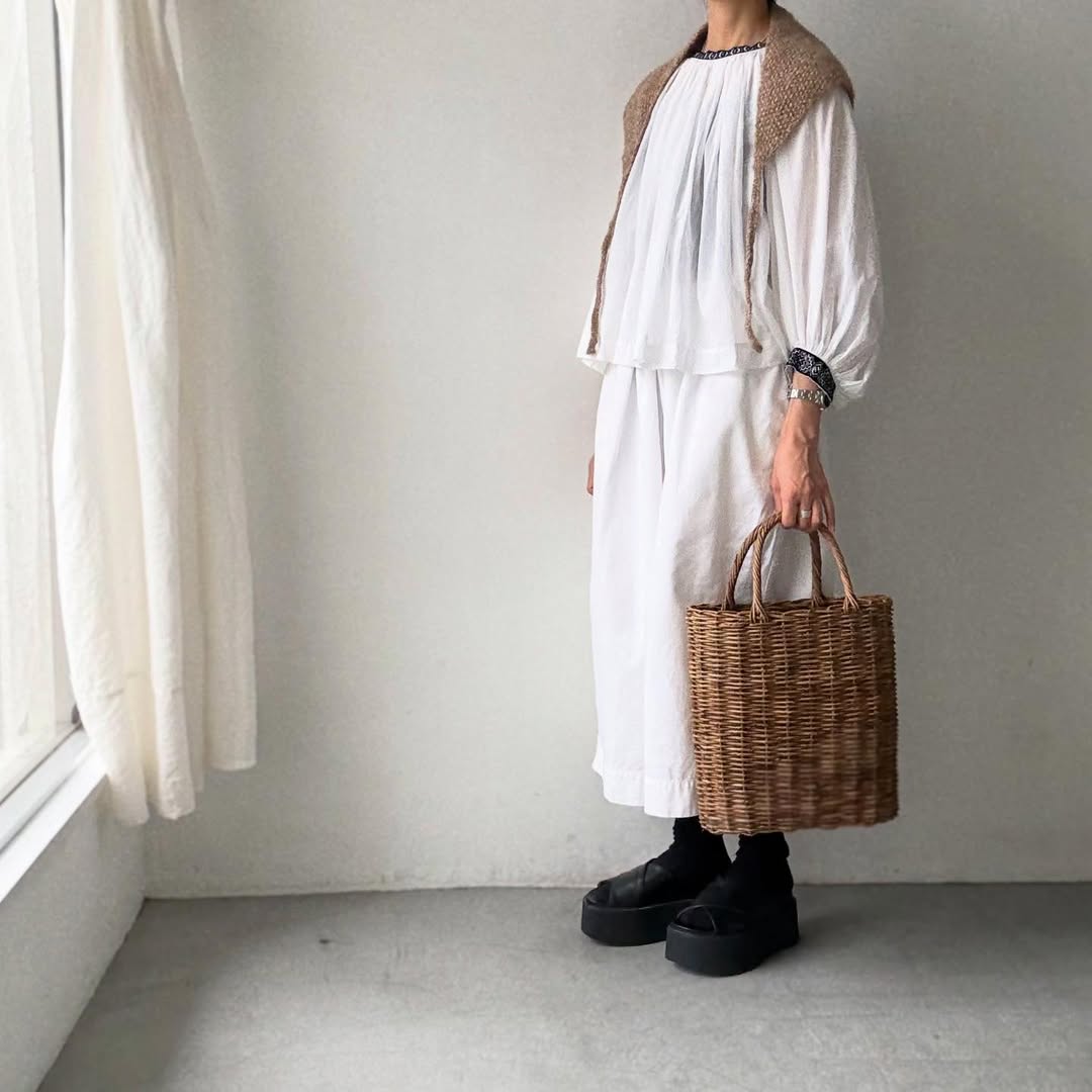 Karakoram アルパカコットントライアングルスカーフ　ライトブラウン