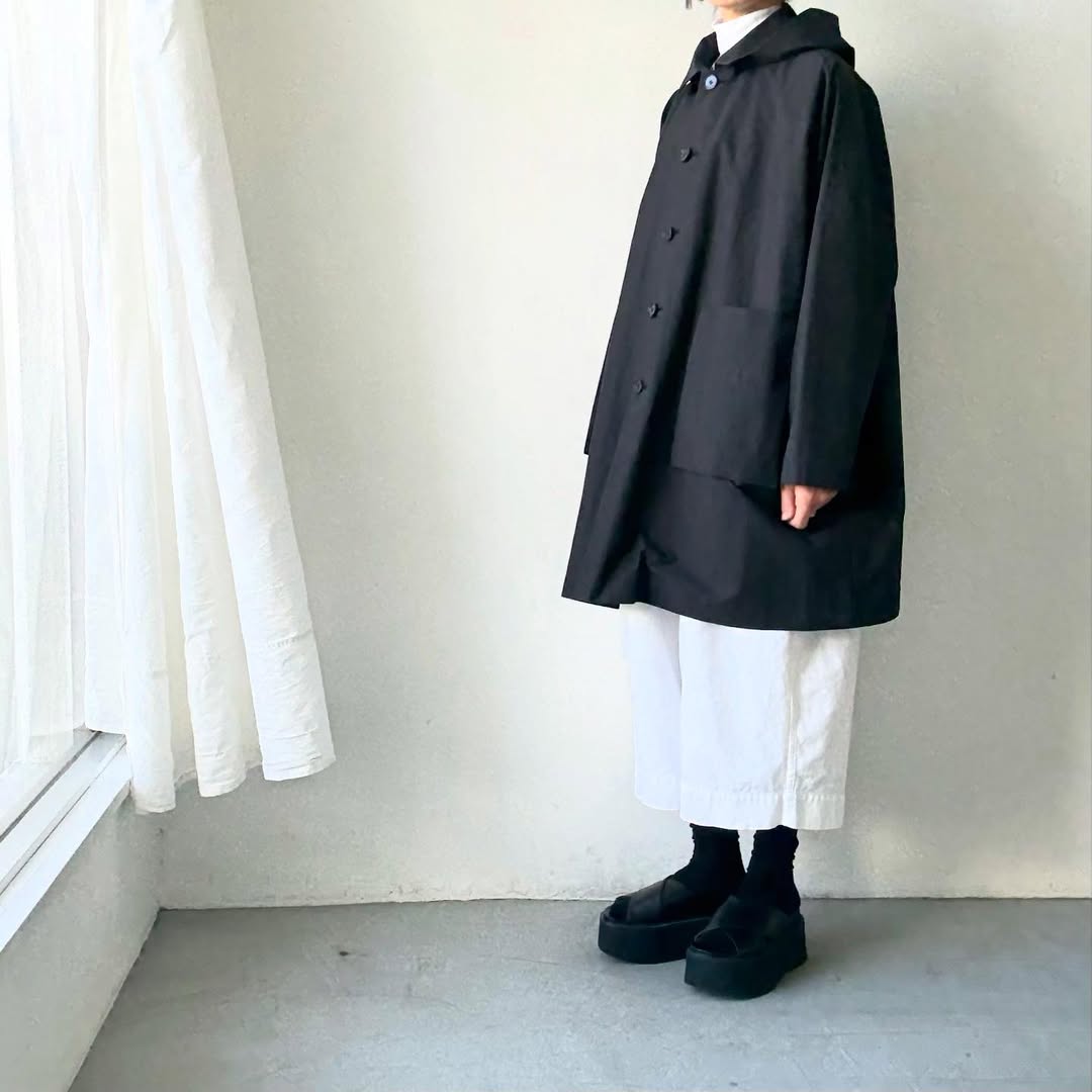 atelier naruse コットンナイロンタフタフーデットコート　ブラック