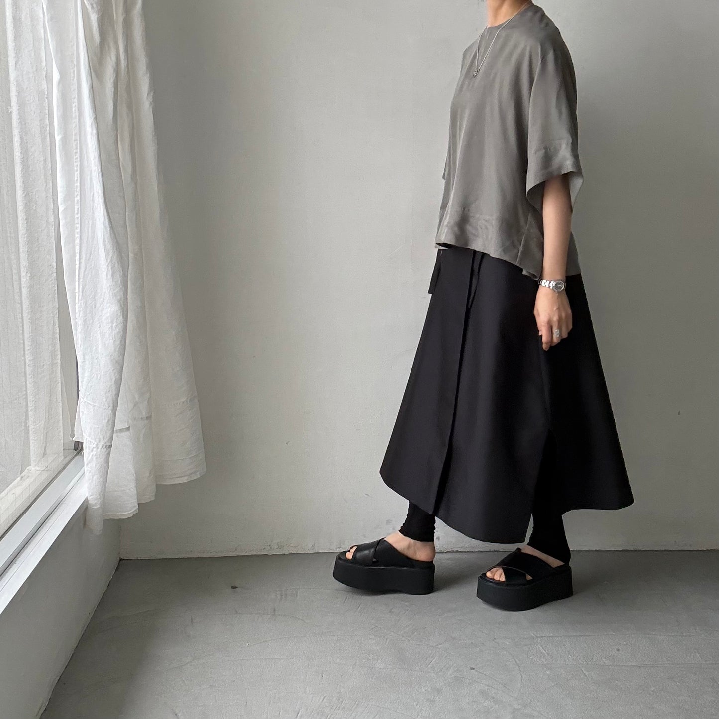 TENNE HANDCRAFTED MODERN ハーフスリーブトップス　グレー