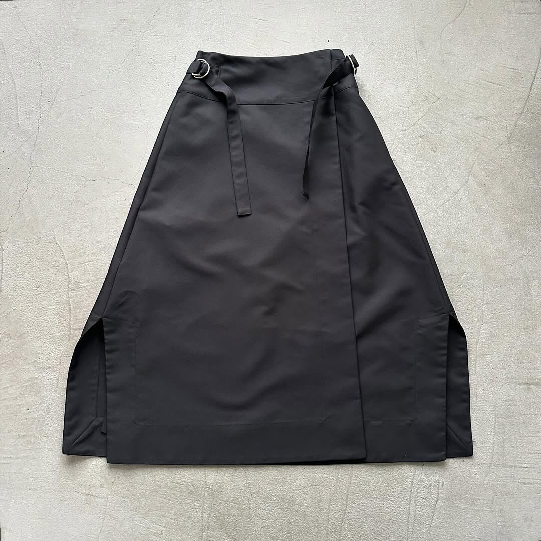 TENNE HANDCRAFTED MODERN ラップスカート　ブラック