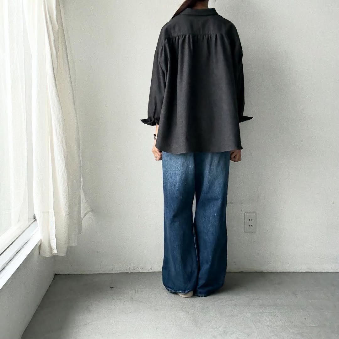 Linenya  コットンヤク丸襟長袖ブラウス　チャコール