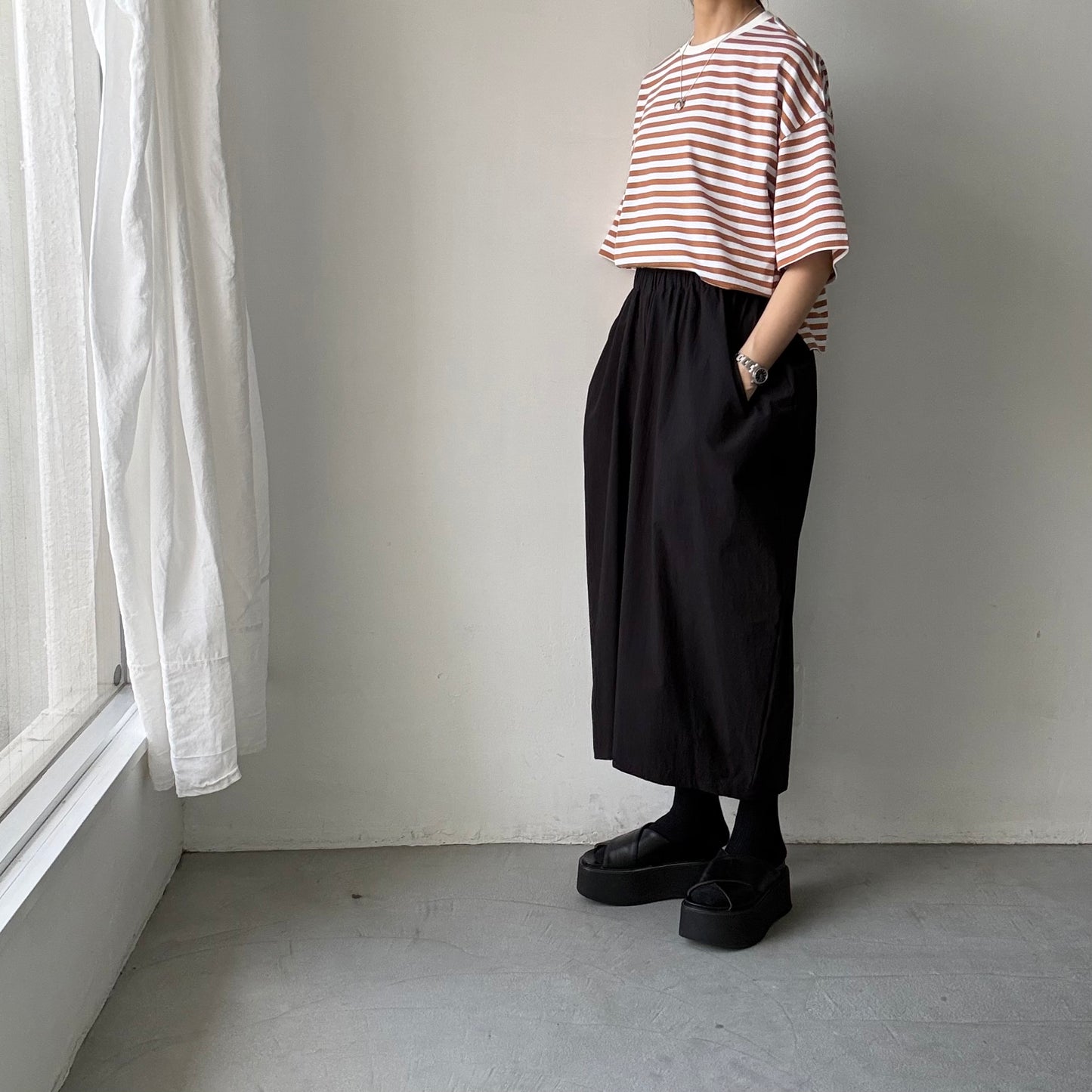 atelier naruse  コットンボーダー半袖カットソー　ブラウン