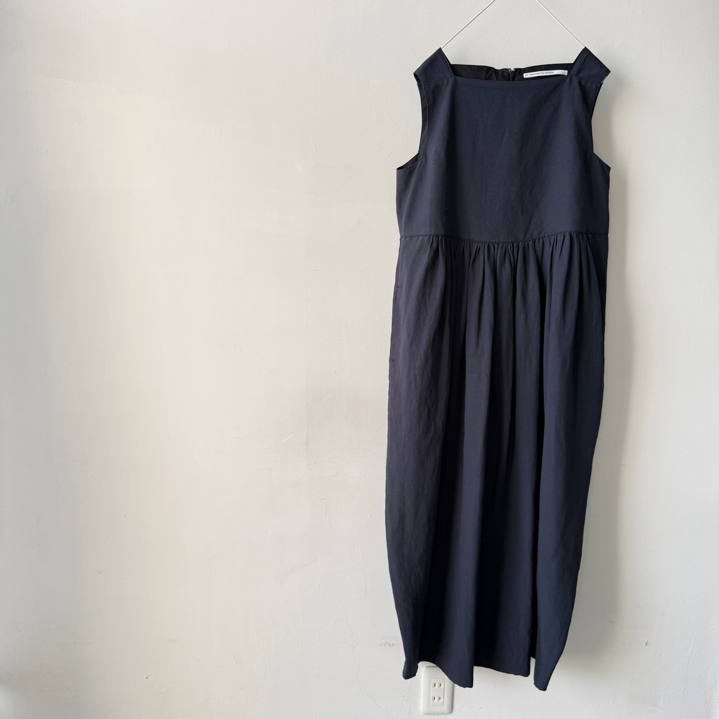 TENNE HANDCRAFTED MODERN ビスコースリネンノースリーブコクーンドレス