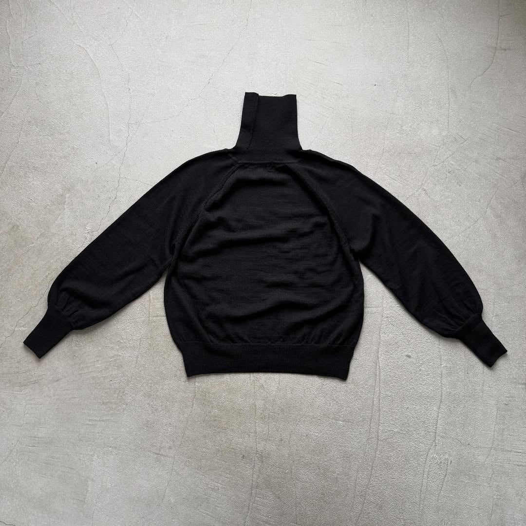 atelier naruse ウールタートルネックニット　ブラック