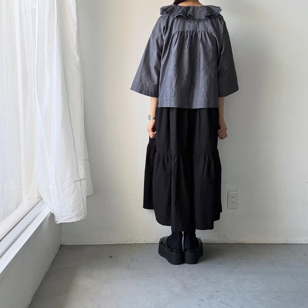 MAGALI コットンシルクブレイドフリルカラーブラウス　グレー