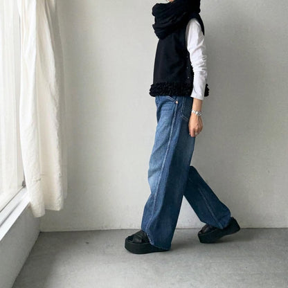 R&D.M.Co  フリルデコレーションボタンビブ　ブラック