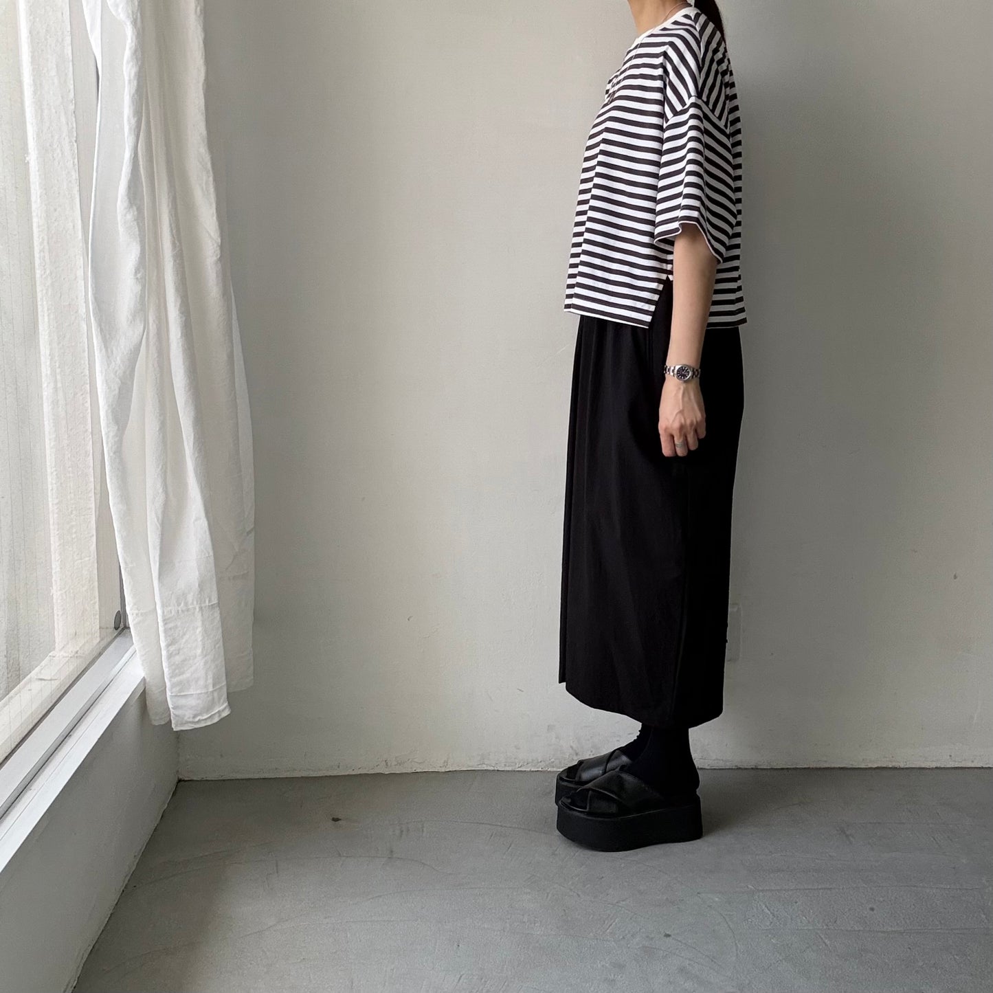 atelier naruse  コットンボーダー半袖カットソー　チャコール