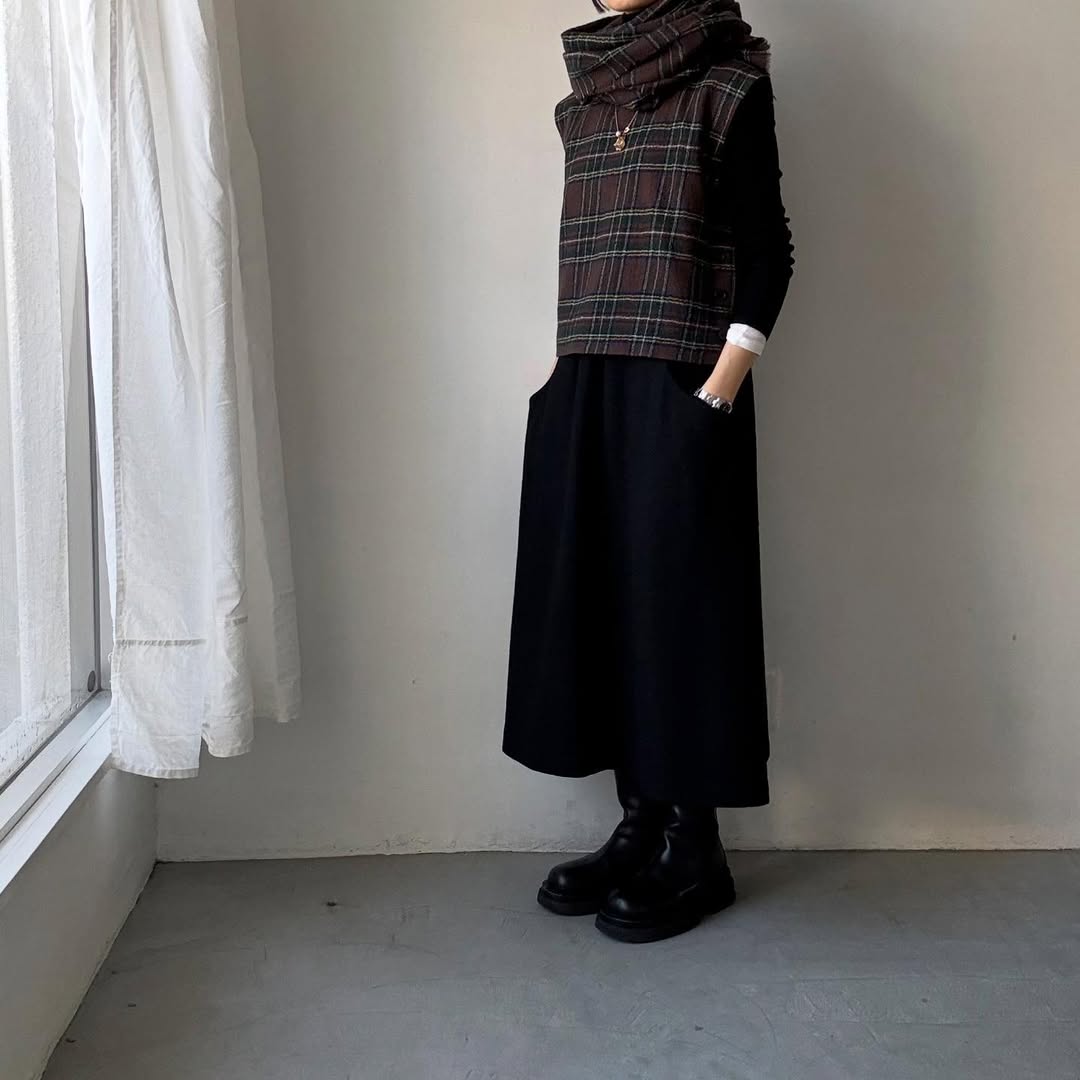 R&D.M.Co  ウール タータンチェックボタンビブ