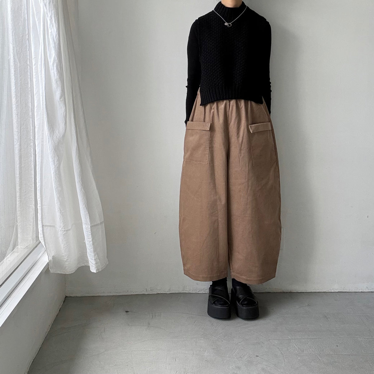 MAGALI コットンコーデュロイフラップポケットパンツ　ベージュ