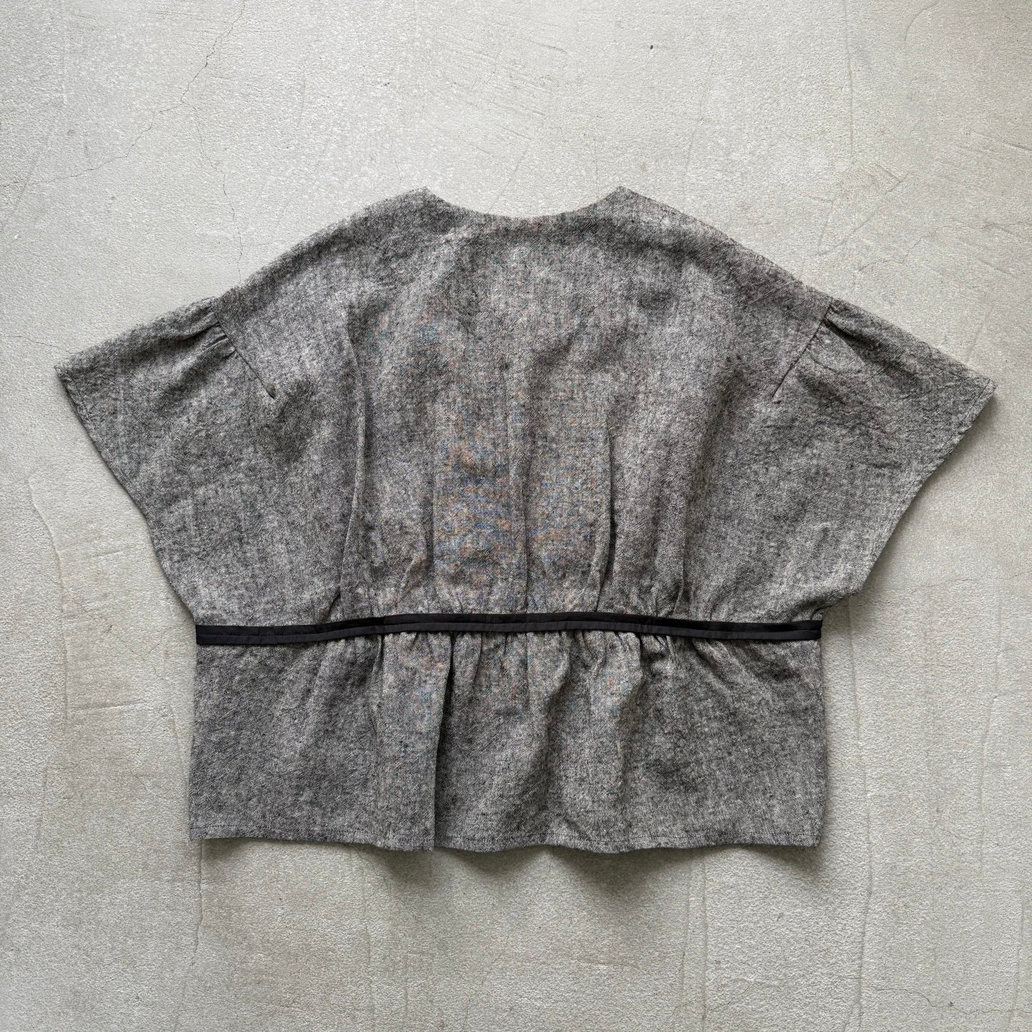 MAGALI  トリプルウォッシュリネンカシュクールジレ　フォグブラック
