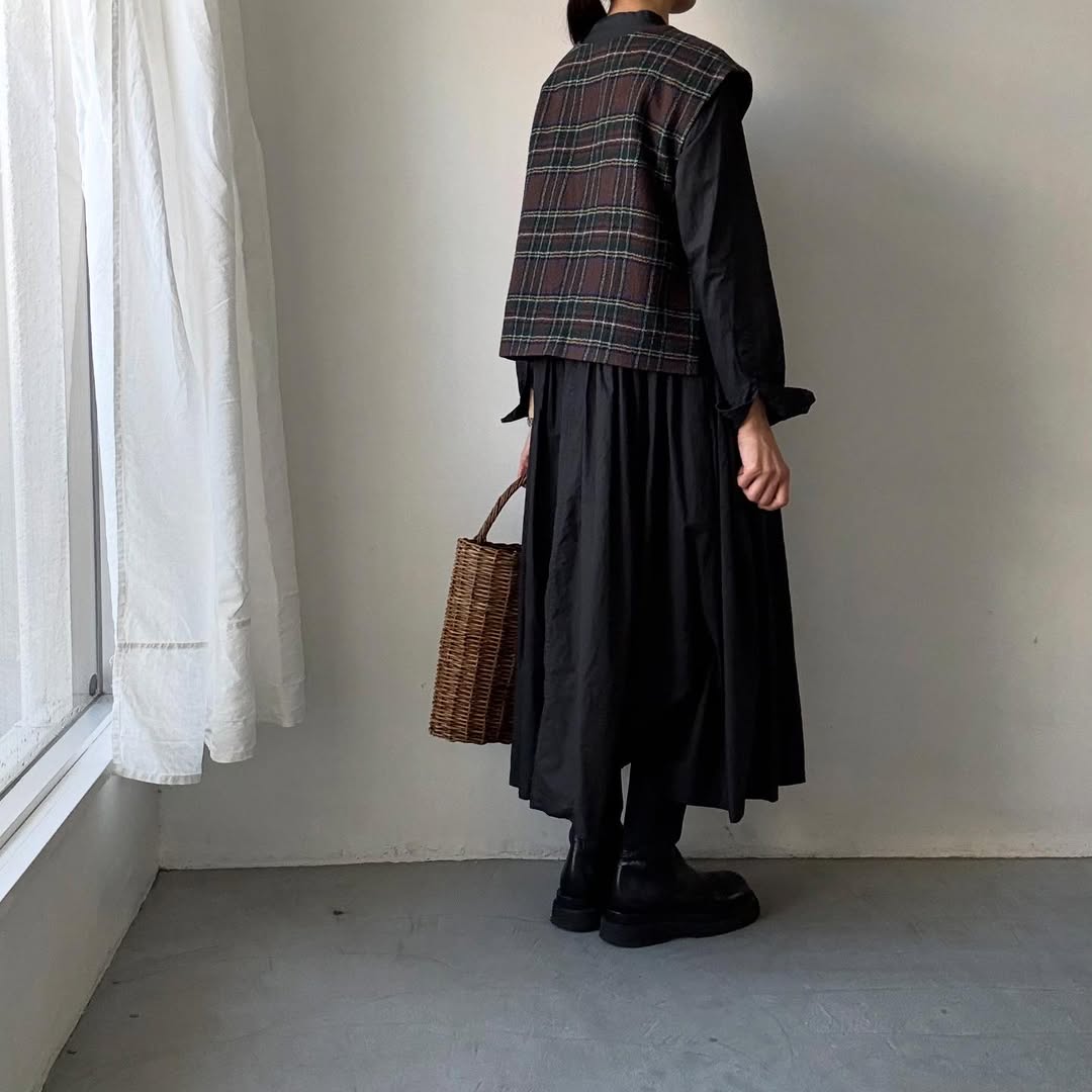 R&D.M.Co  ウール タータンチェックボタンビブ