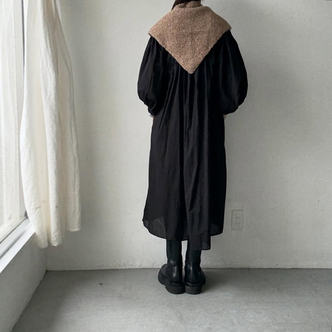 Karakoram アルパカコットントライアングルスカーフ　ライトブラウン